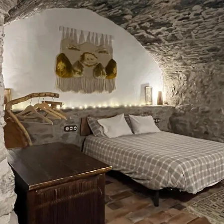 Casa De Piedra Siglo Xviii Badain