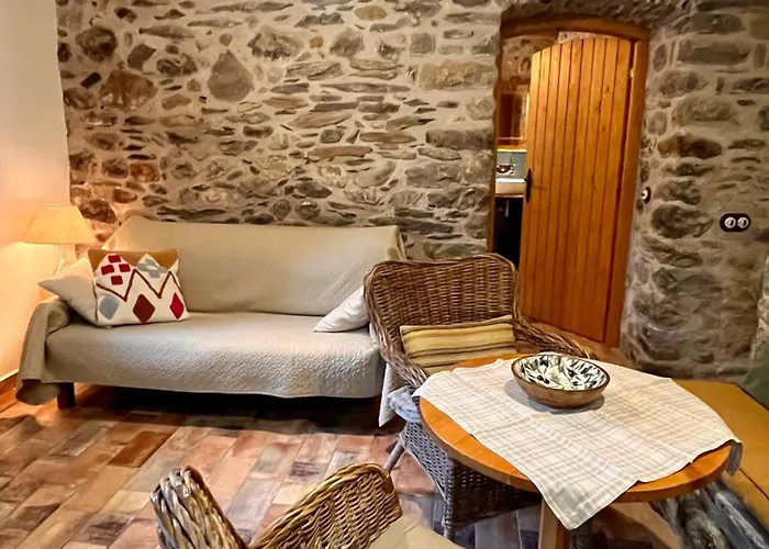 Casa De Piedra Siglo Xviii Badain