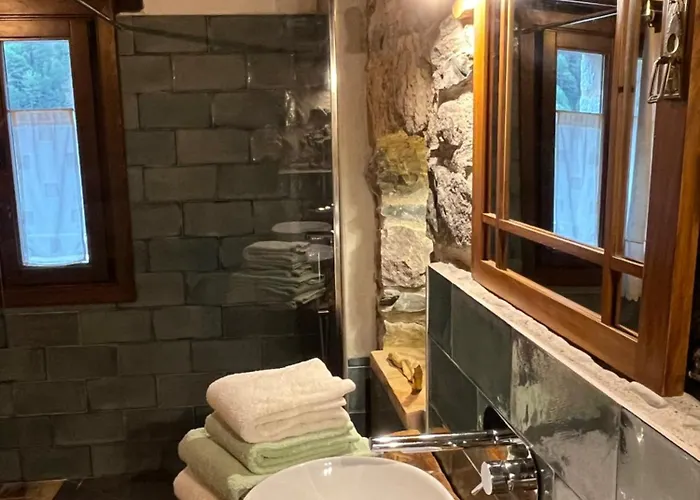 Casa De Piedra Siglo Xviii Badain