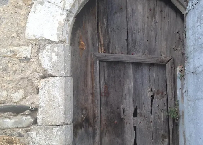 Casa De Piedra Siglo Xviii Badain